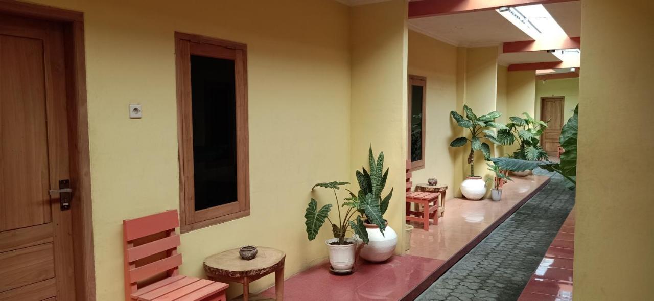 Latansa Homestay Бануванги Екстериор снимка